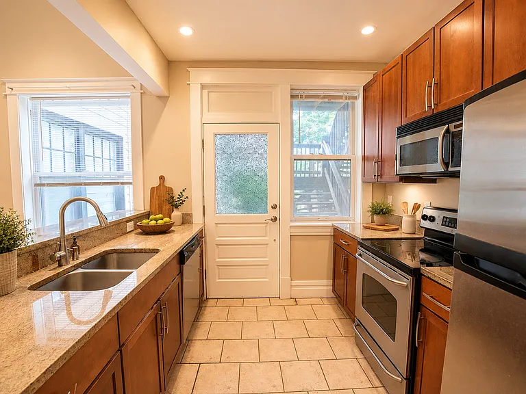 705 Interdrive — Photo 10