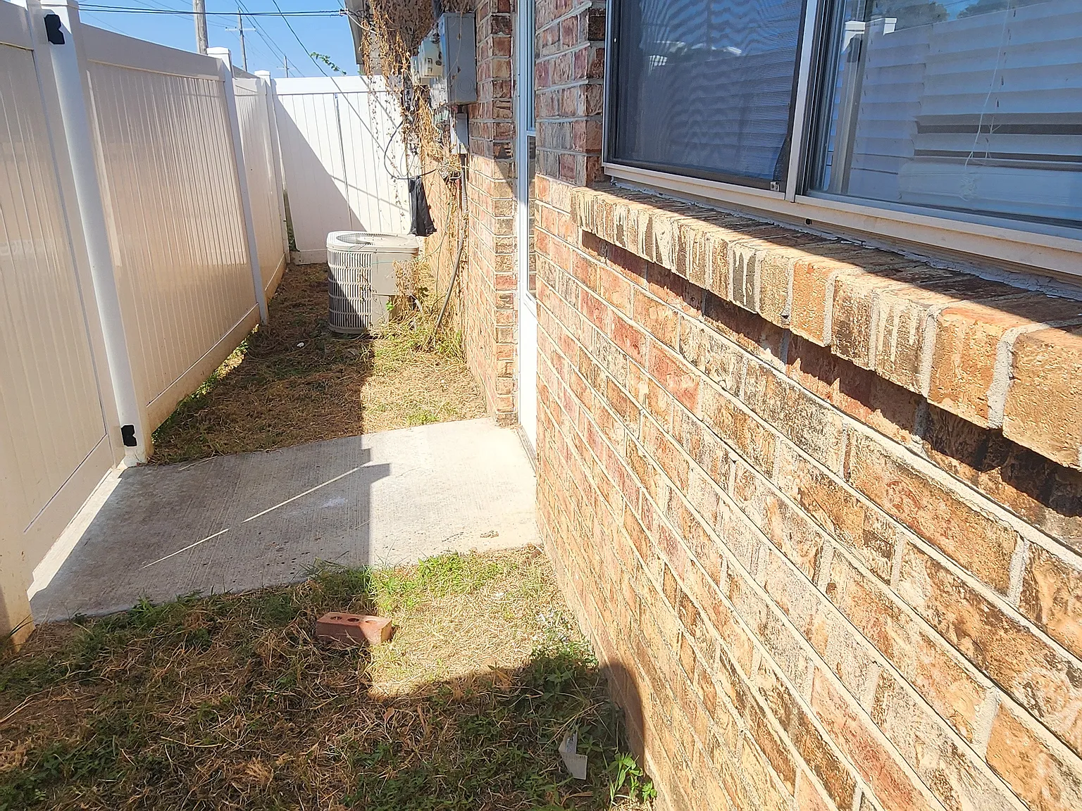 2 bed, 900 sqft, $900 — Photo 2