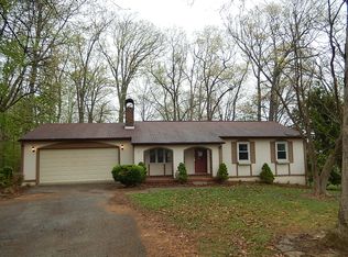 8 Golden Circle Ln, Shrewsbury, PA 17361