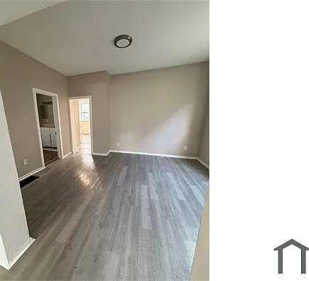 1131 Montrose Ave — Photo 3