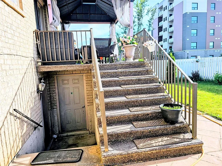 4896 Juliet Cres #BASEMENT — Photo 2