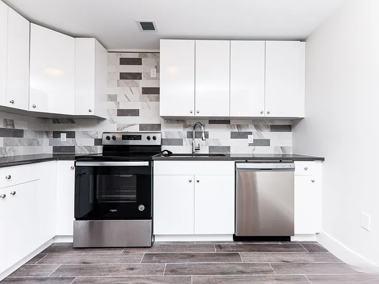1533 E 19th St #501 — Photo 8