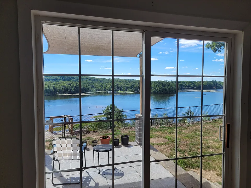 6088 Pointview Ct