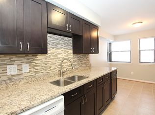 11200 Chestnut Grove Sq APT 1, Reston, VA 20190