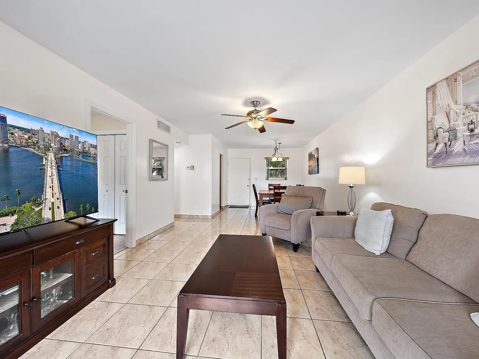 1 bed, 1.5 bath, 901 sqft, $1,760 — Photo 3