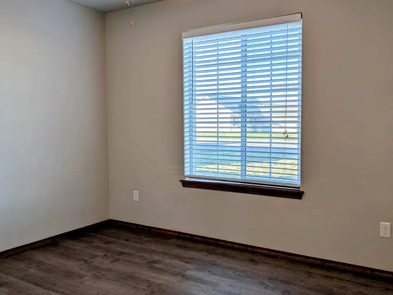 4610 Seville Dr — Photo 11