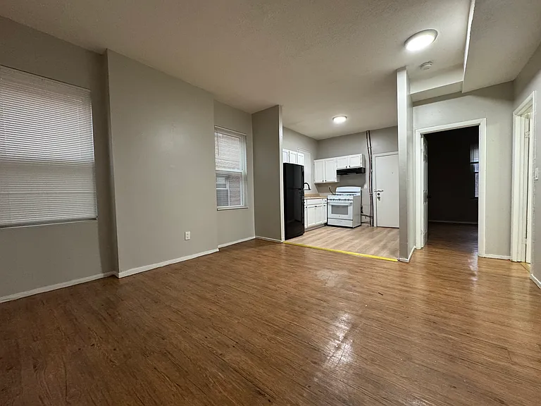 27 Williams St #2B — Photo 1
