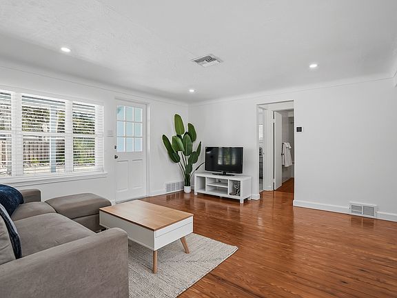 4th image of 2854 W Rainbow Cir #1