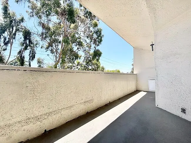 3949 Los Feliz Blvd — Photo 4