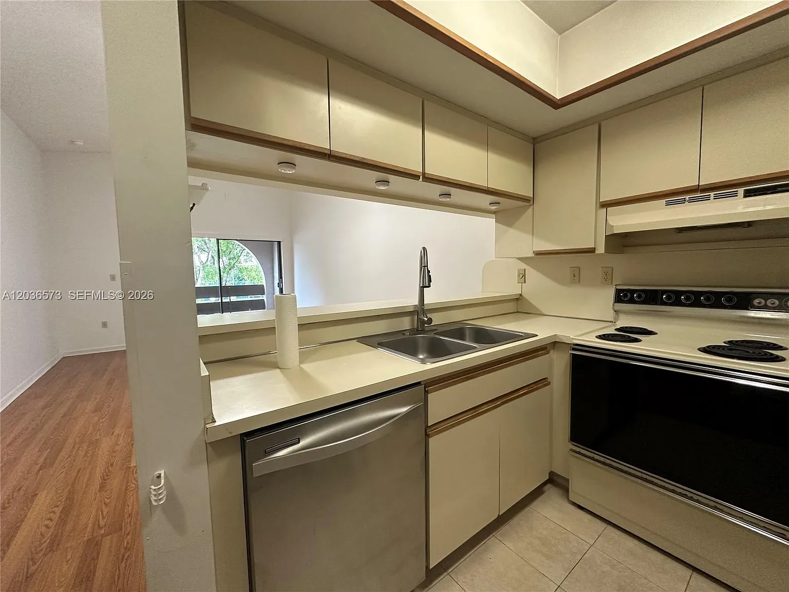 Kenland Walk Condo Ii — Photo 3