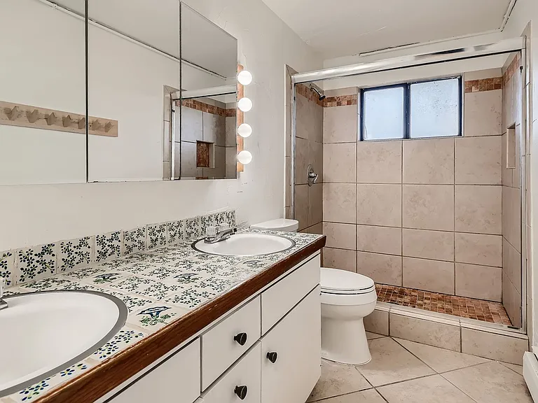 1045 Gilbert St — Photo 19
