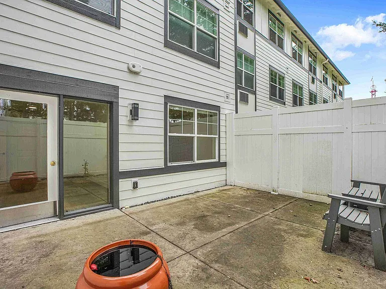 Eastwood Apartments — Photo 66