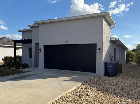 1906 Livingstone St, Sarasota, FL 34231