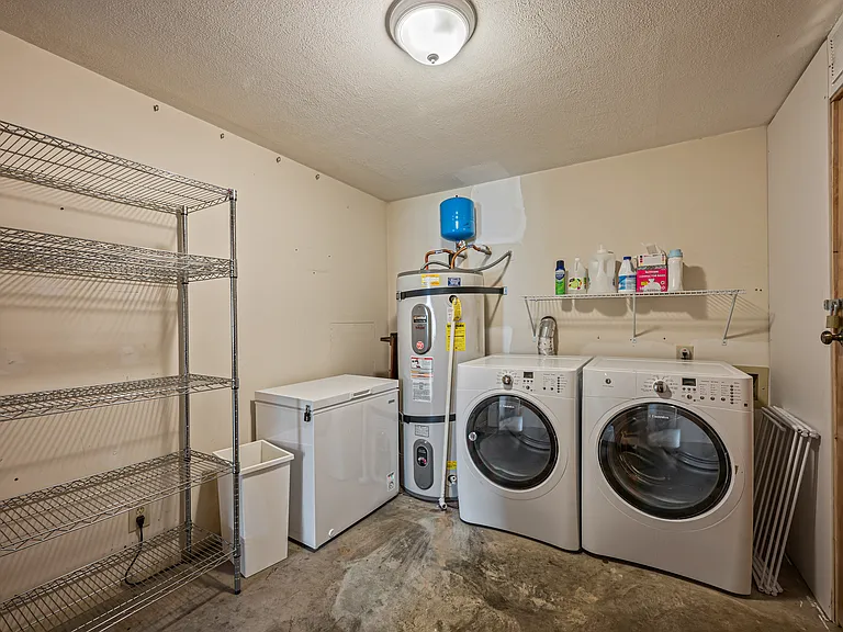 9581 E Leavenworth Rd — Photo 42
