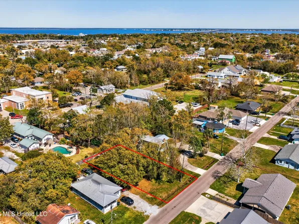 Saint John St, Bay Saint Louis, MS 39520