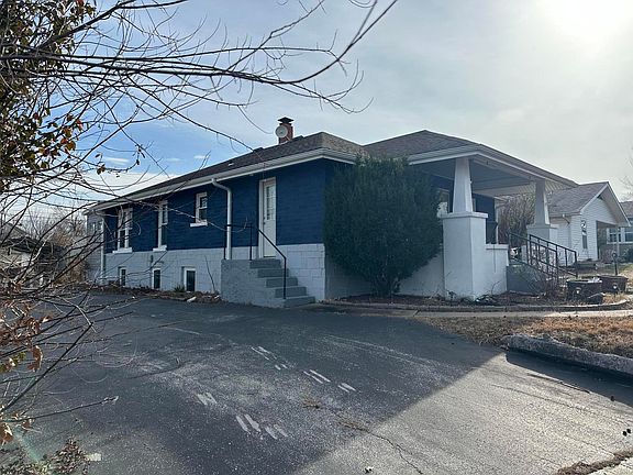 3rd image of 3025 S Pearl Avenue