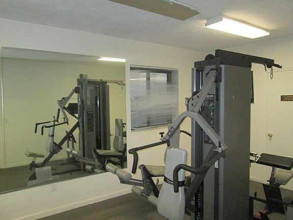 4th image of 600 Governors Dr APT 2