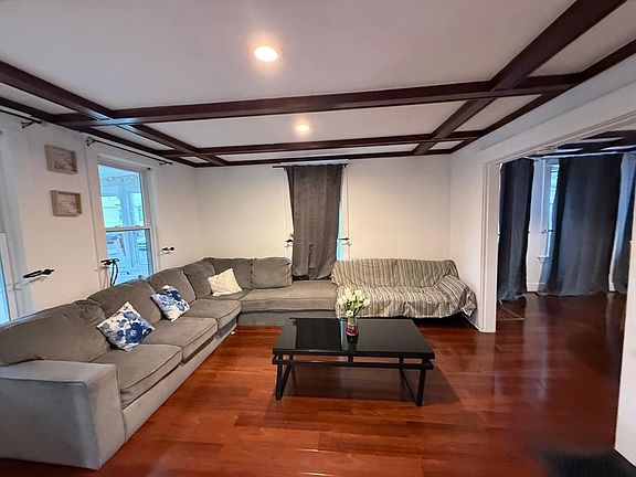 5th image of 69 Gilbert St