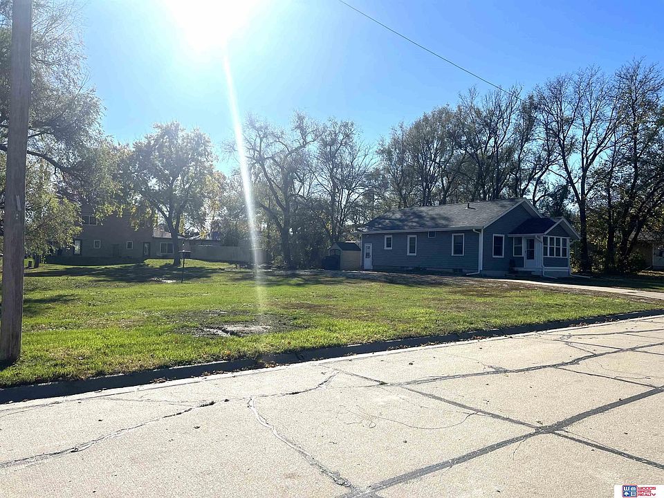 2nd image of 639 W D St