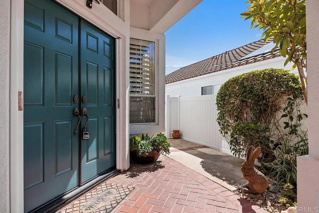 2 bed, 2.5 bath, 1982 sqft, $4,600 — Photo 4