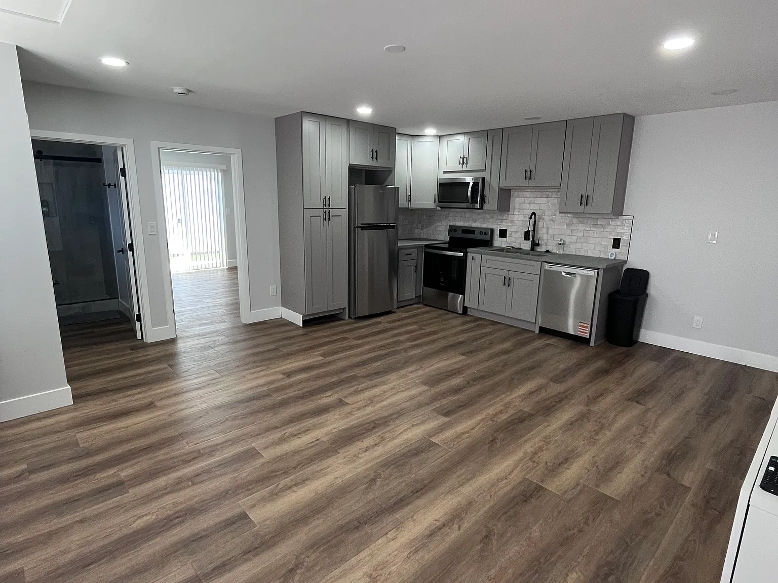 1 bed, 695 sqft, $2,400 — Photo 2