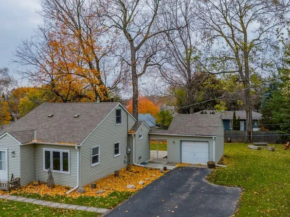 2385 Chateau Ln, Mound, MN 55364