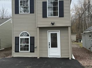 6996 Lakeshore Rd, Cicero, NY 13039