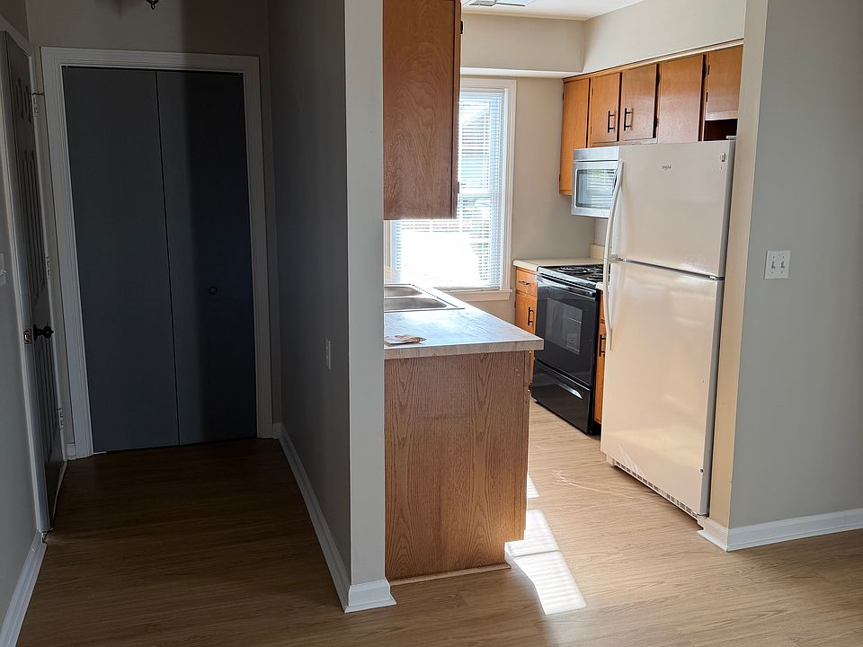 1st image of 303 Holly Ln #303