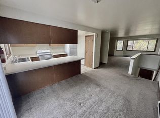 724 E 76th Ave, Anchorage, AK 99518