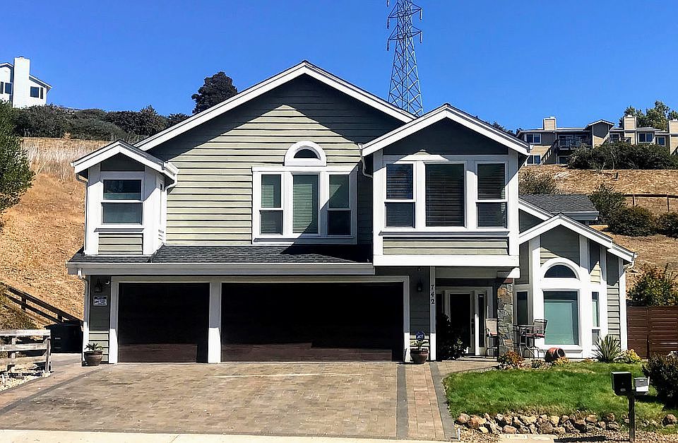 1st image of 742 S Regatta Dr