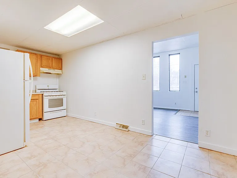 01 - 705 Brownsville — Photo 27