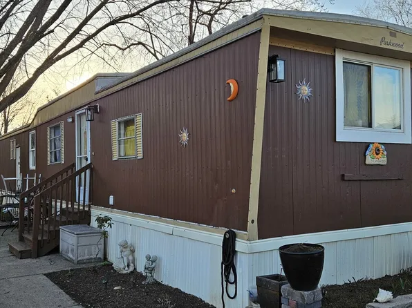 57 Curricle Rd, Wheeling, IL 60090