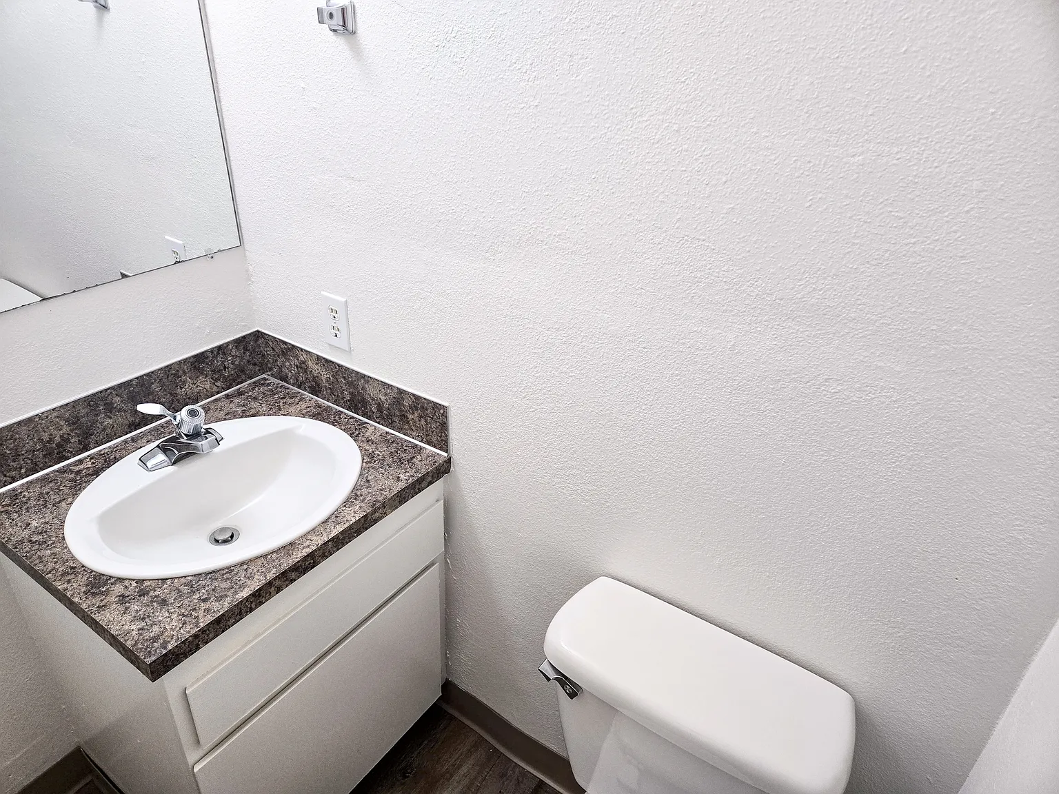 2 bed, 1.5 bath, 1040 sqft, $1,495 — Photo 3