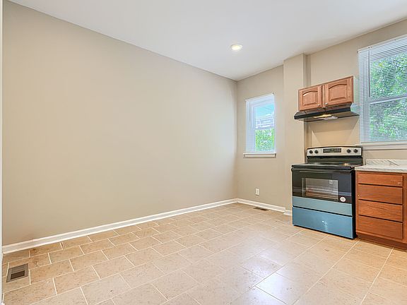 4th image of 446 N Linwood Ave #1