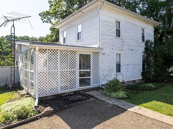 2nd image of 225 Burbank St
