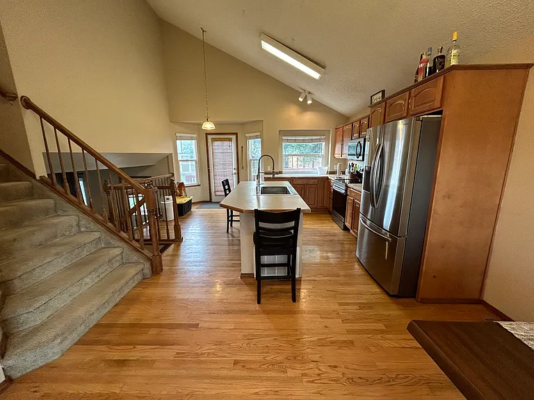 1405 Coolcrest Dr — Photo 2