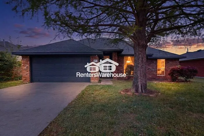 611 Orchard Ln — Photo 1