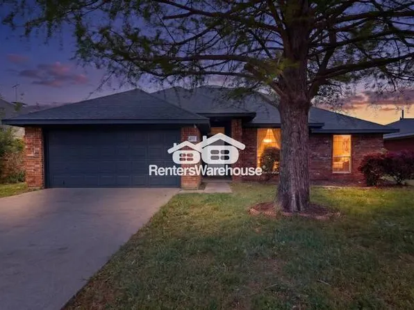 611 Orchard Ln, Forney, TX 75126