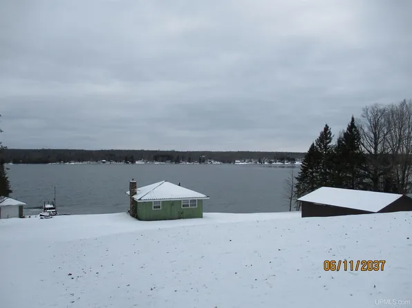 13978 Bayview Dr, Lanse, MI 49946