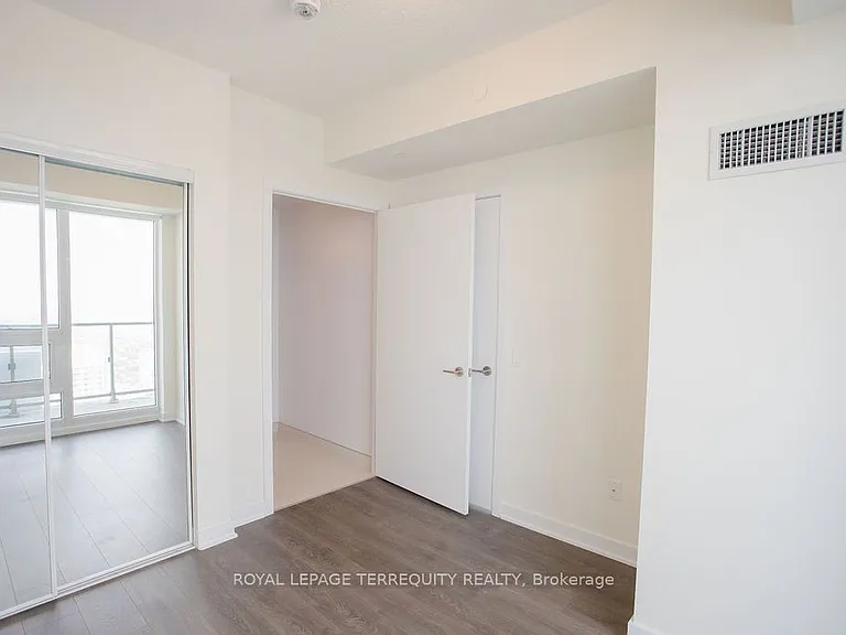 2221 Yonge St #4609 — Photo 16
