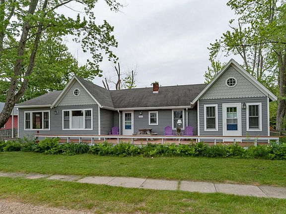 2nd image of 7272 Beethoven St
