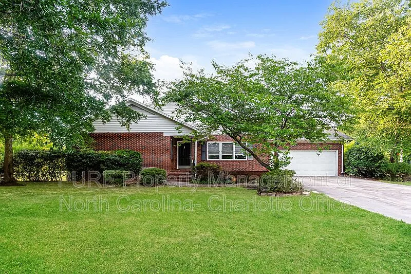 3 bed, 2.0 bath, 1100 sqft, $1,510 — Photo 3