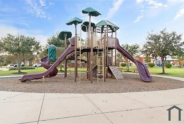 4 bed, 2600 sqft, $3,400 — Photo 4