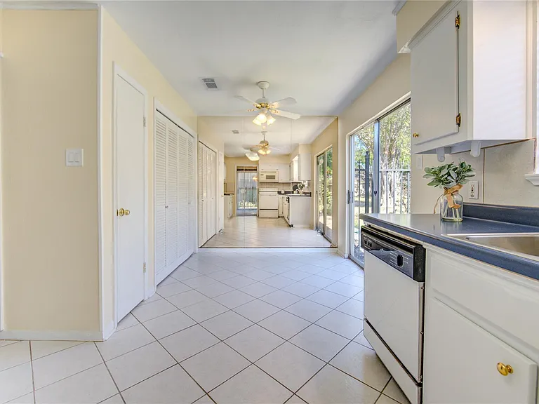 1927 Ash Meadow Dr — Photo 24