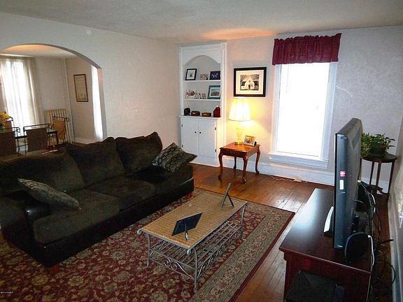 4th image of 211 W 3rd St