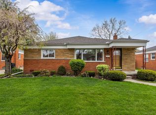 26312 Princeton St, Saint Clair Shores, MI 48081