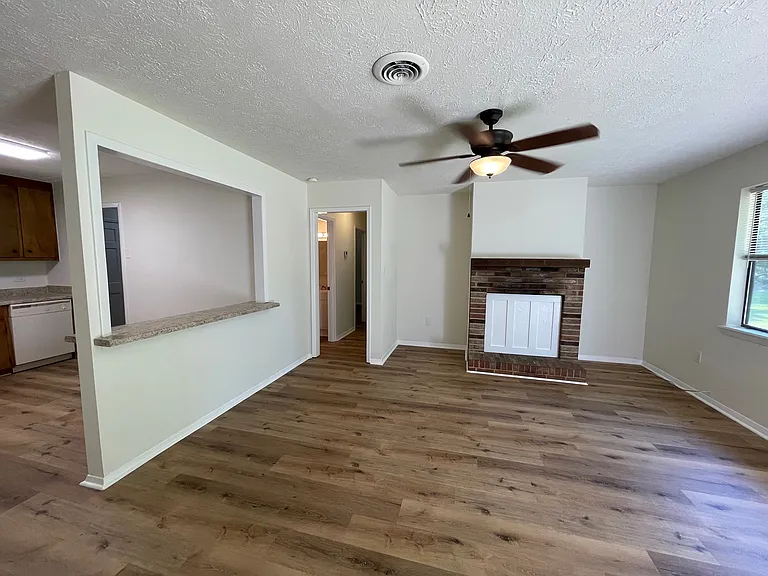 105 Redstone Dr — Photo 12