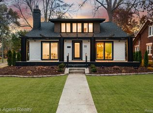 784 Barrington Rd, Grosse Pointe Park, MI 48230