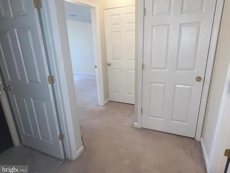 9241 Greenshire Dr — Photo 12
