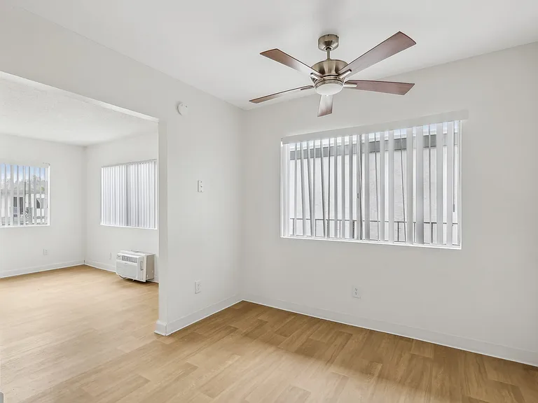 Valle at 9209 Kenwood — Photo 10